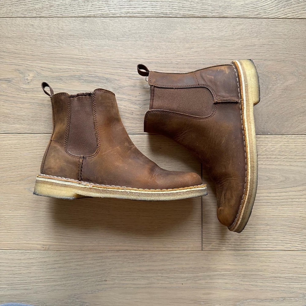 Clarks Women's Desert  Peak Chelsea Boot Rubber Crepe Sole LikeDuck Feet Boots